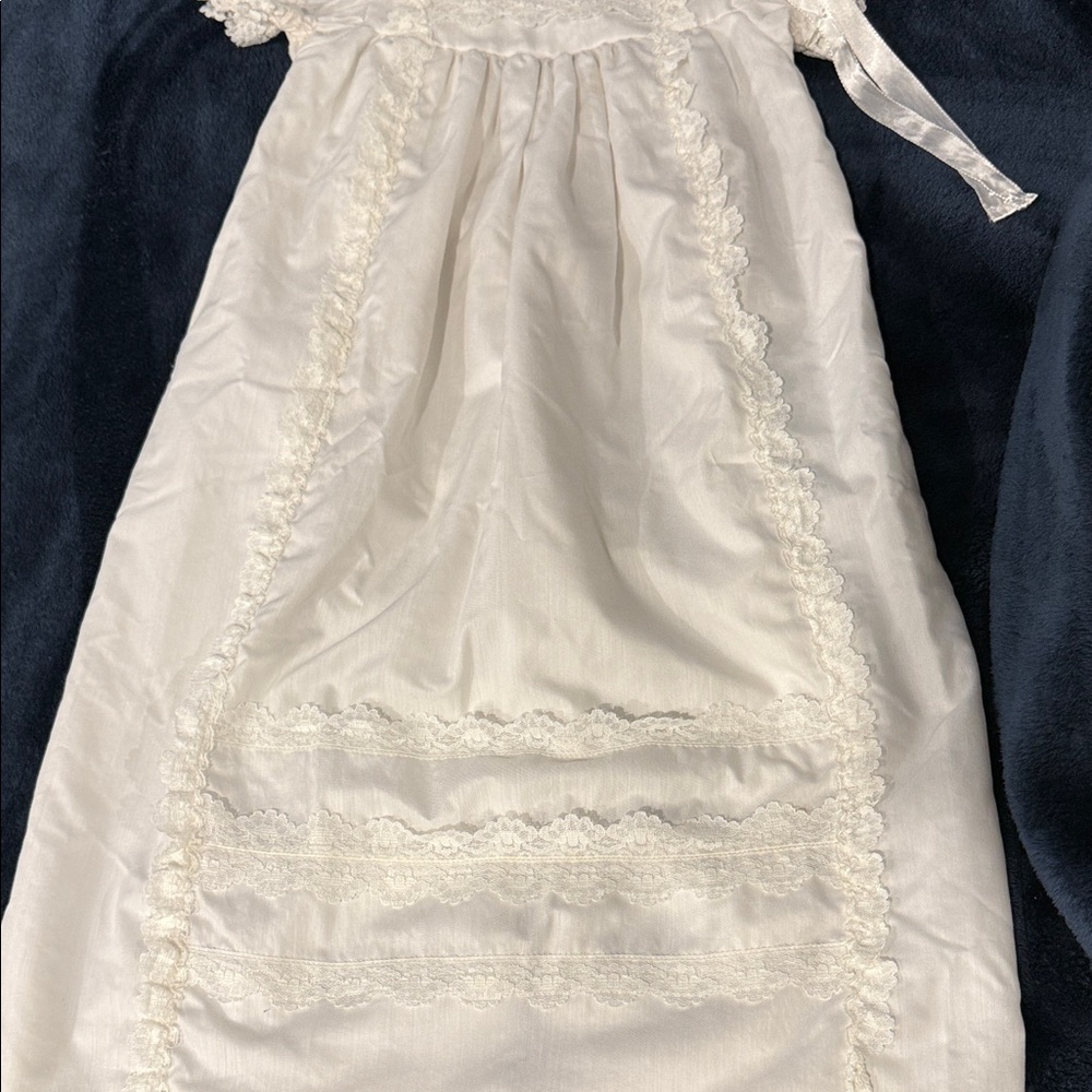 Vintage Elegant White Lace Kids Dress with Bonnet - Picture 4 of 10